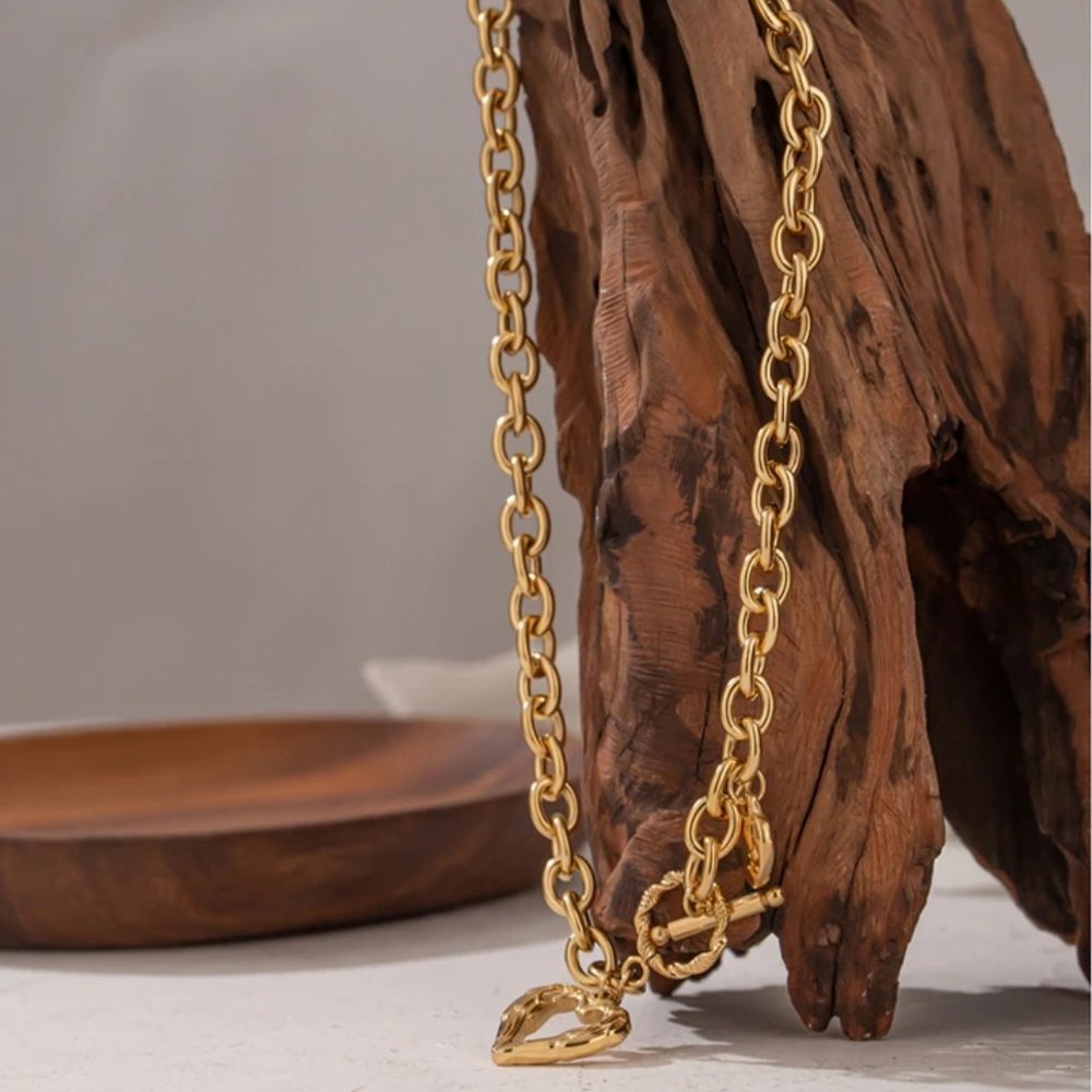 NEW 18K Gold Plated Heart Circle Toggle  Chunky Link Chain Necklace - Picture 5 of 5